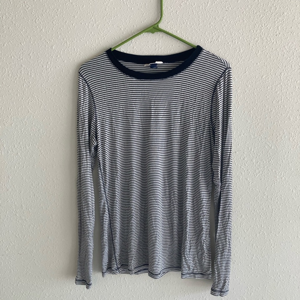 Black and white long sleeve shirt